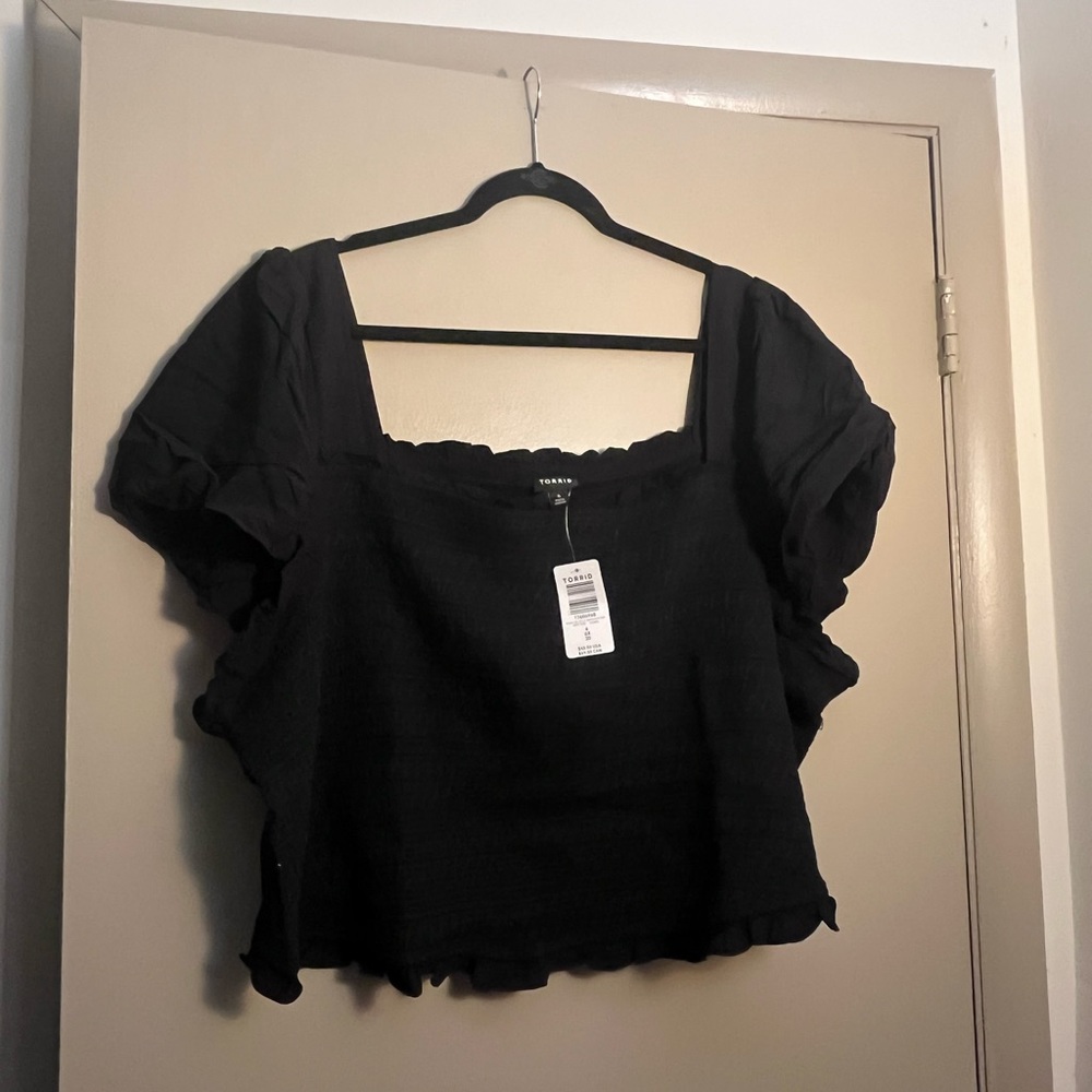 Torrid NWT Cropped black shirt size 6